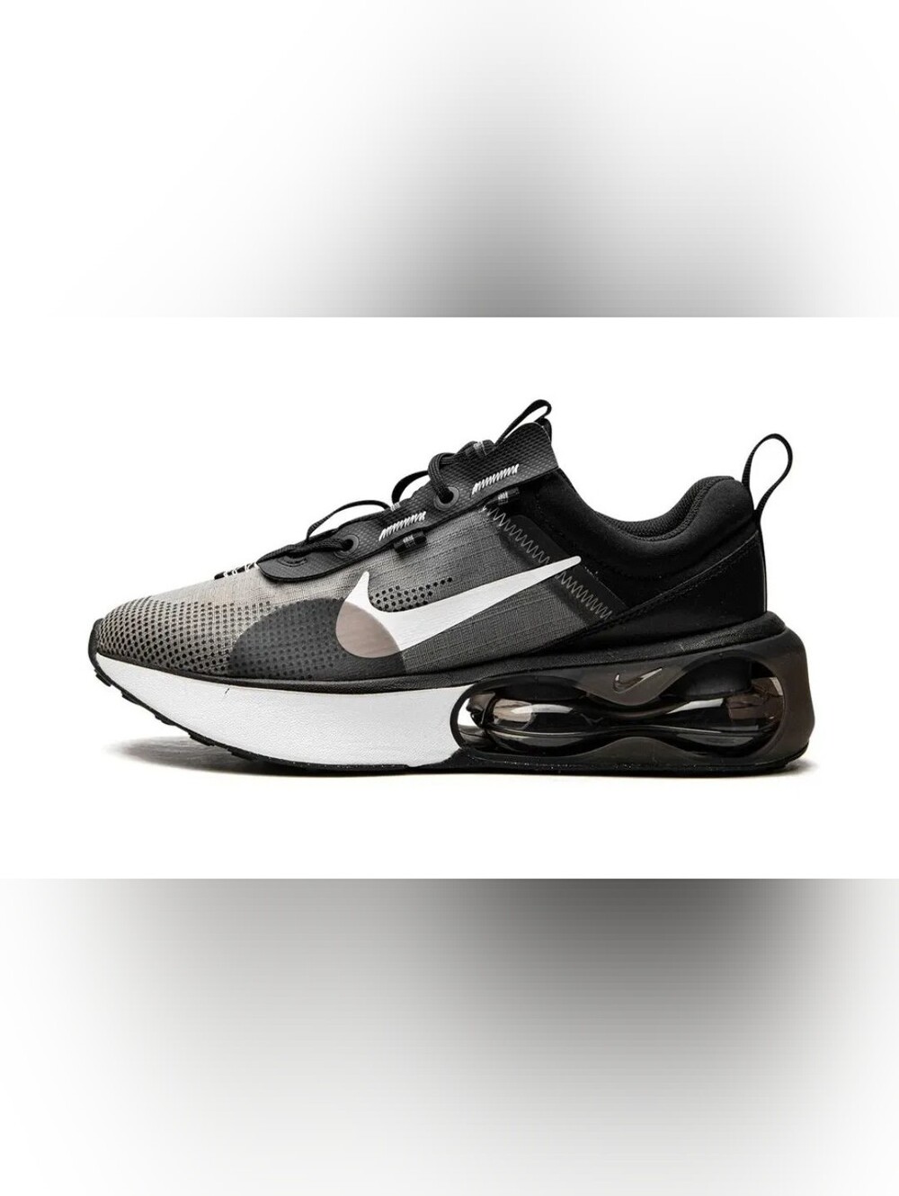 Nike Air Max Black & White Runner - Visible Swoosh. Size 7 Youth.